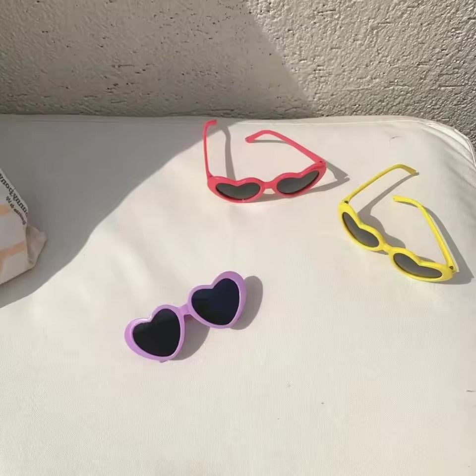 Fashion Pet Sunglasses Creative Love Heart Glasses for Cats & Dogs